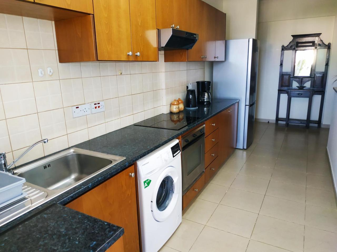 Kissos Apartment Paphos Ngoại thất bức ảnh